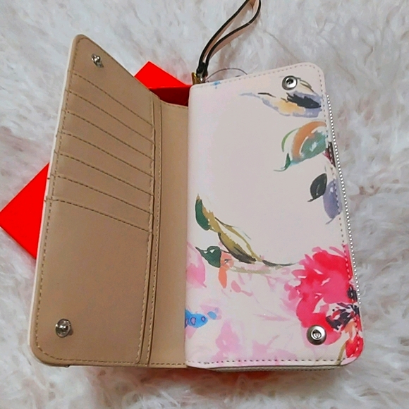 GUESS Wallet - Picture 2 of 3